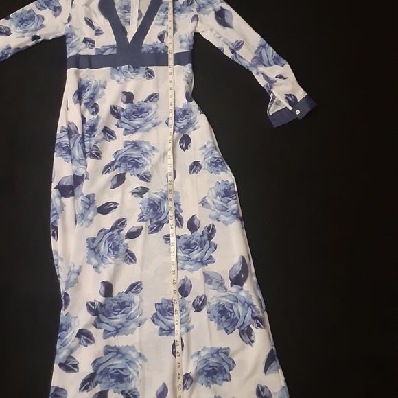 Floral V-neck Maxidress - Picture 2 of 8